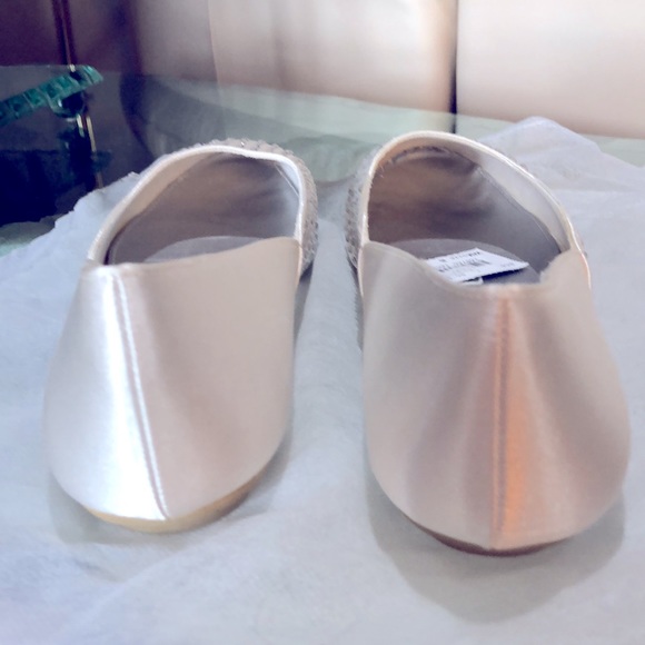 SZ 8 WHITE SATIN FLATS WITH RHINESTONES NWT - Picture 4 of 8